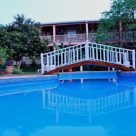 Hotel Posada La Sorgente ปูแอร์โตอีกวาซู ภายนอก รูปภาพ